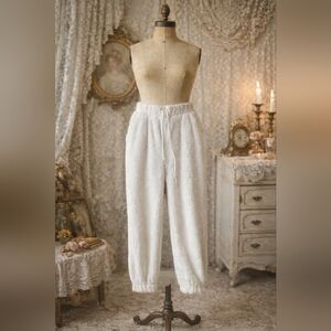 No Boundaries Fuzzy Lounge Jogger Pants – Cream / Cozy Soft – Size M